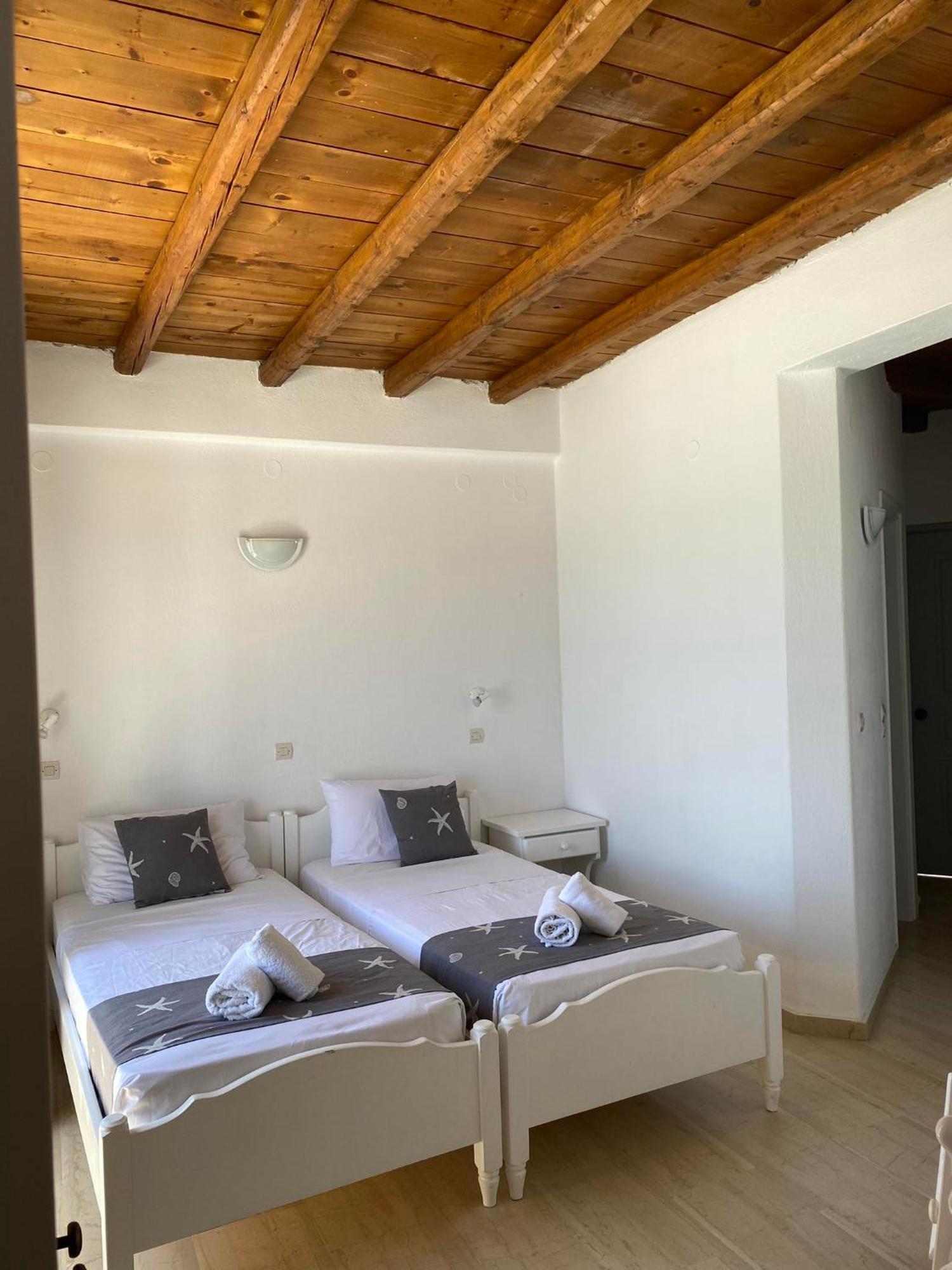 Fisilanis Beachfront Hotel Logaras Eksteriør billede